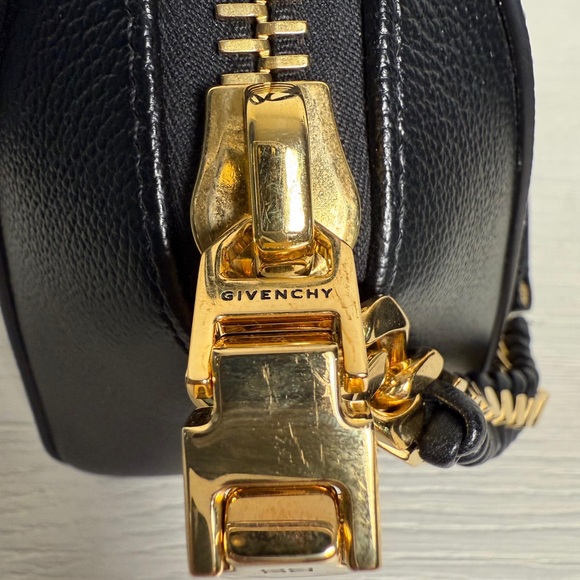 Givenchy Mini Antigona bag in grained Black Leather - Picture 8 of 9